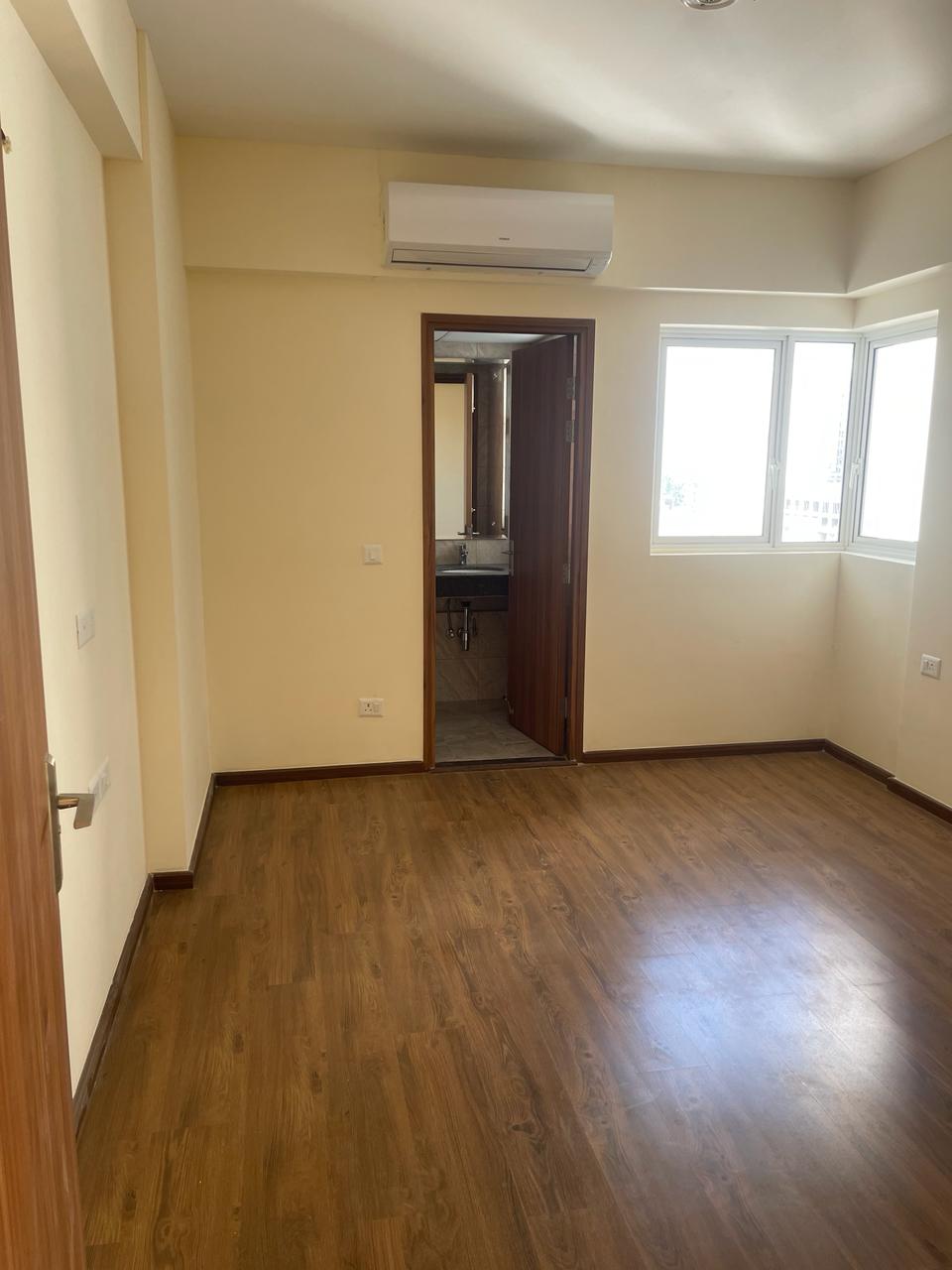 3 BHK Flats for Resale in Experion Capital, Vibhuti Khand: Luxury Living in Lucknow