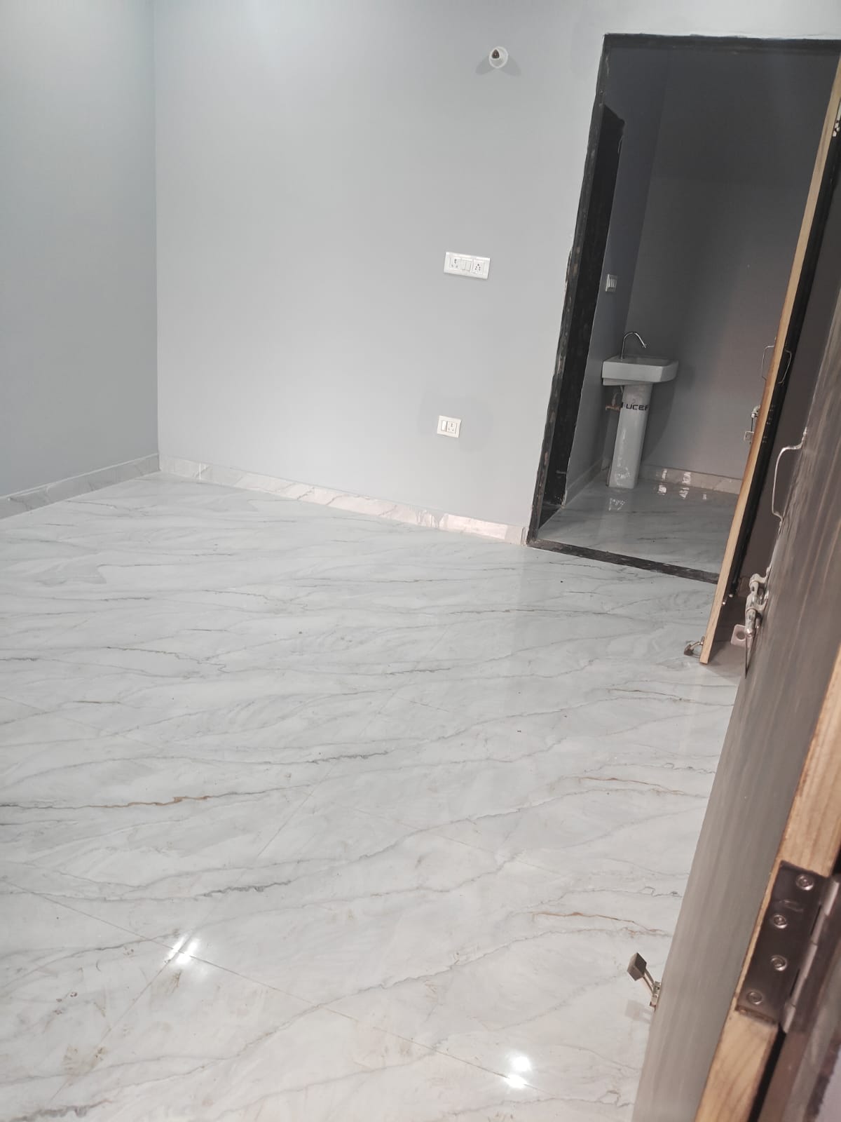 Spacious 2BHK Independent Floor for Rent in Awas Vikas 3, Kalyanpur, Kanpur