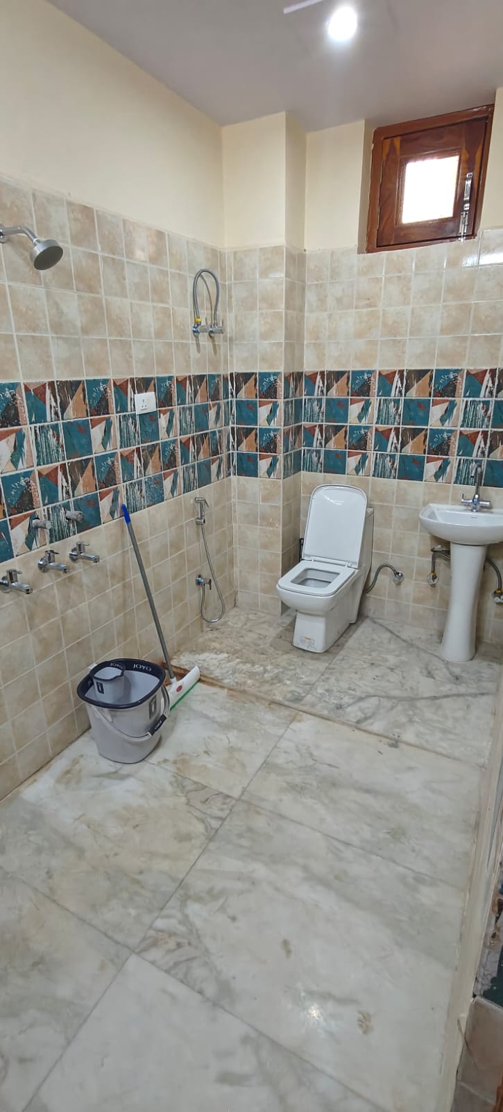 PG & 1 BHK available for Girls &Boys in Greater Noida