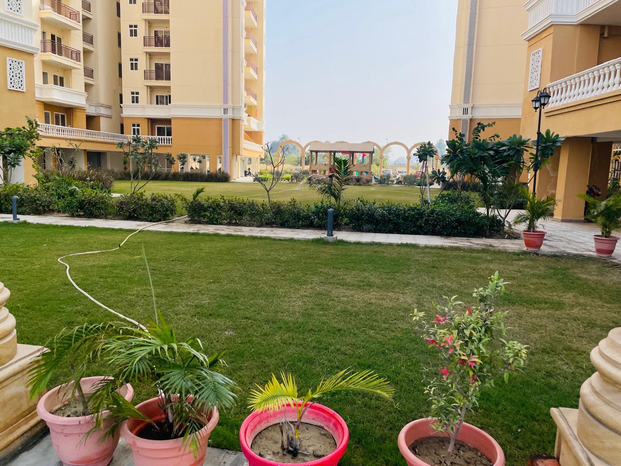 Greenberry Signatures Lucknow – Ready to Move 2.5 BHK Flat