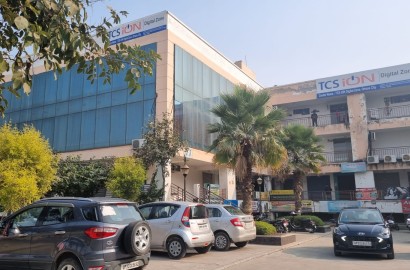 Big Commercial Space Available for Lease Near Shaheed Path, Lucknow