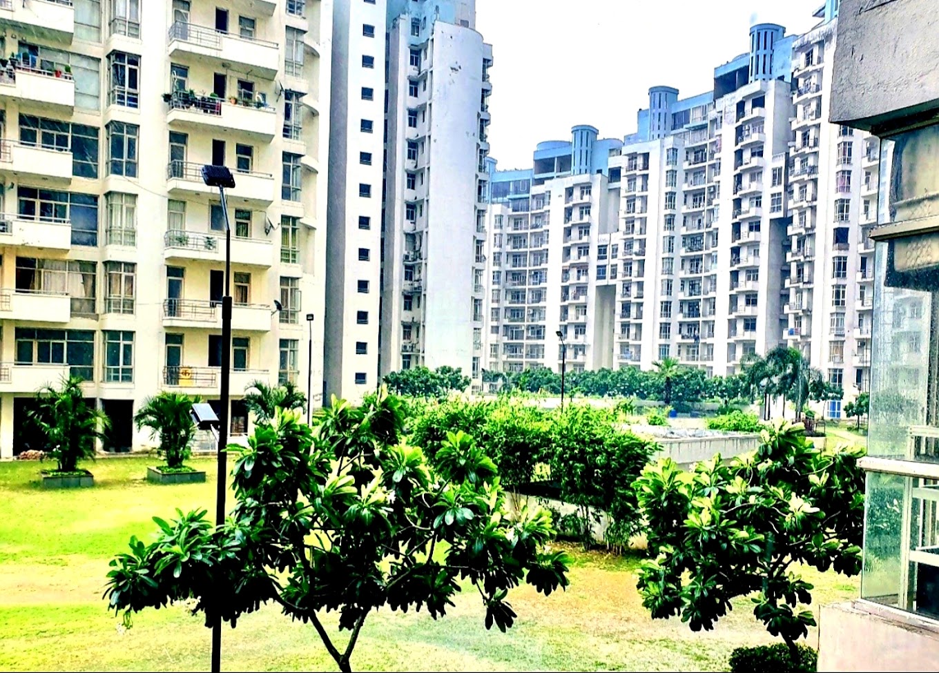 Flats for Sale in Parsvnath Planet, Gomti Nagar, Lucknow: Your Dream Home Awaits