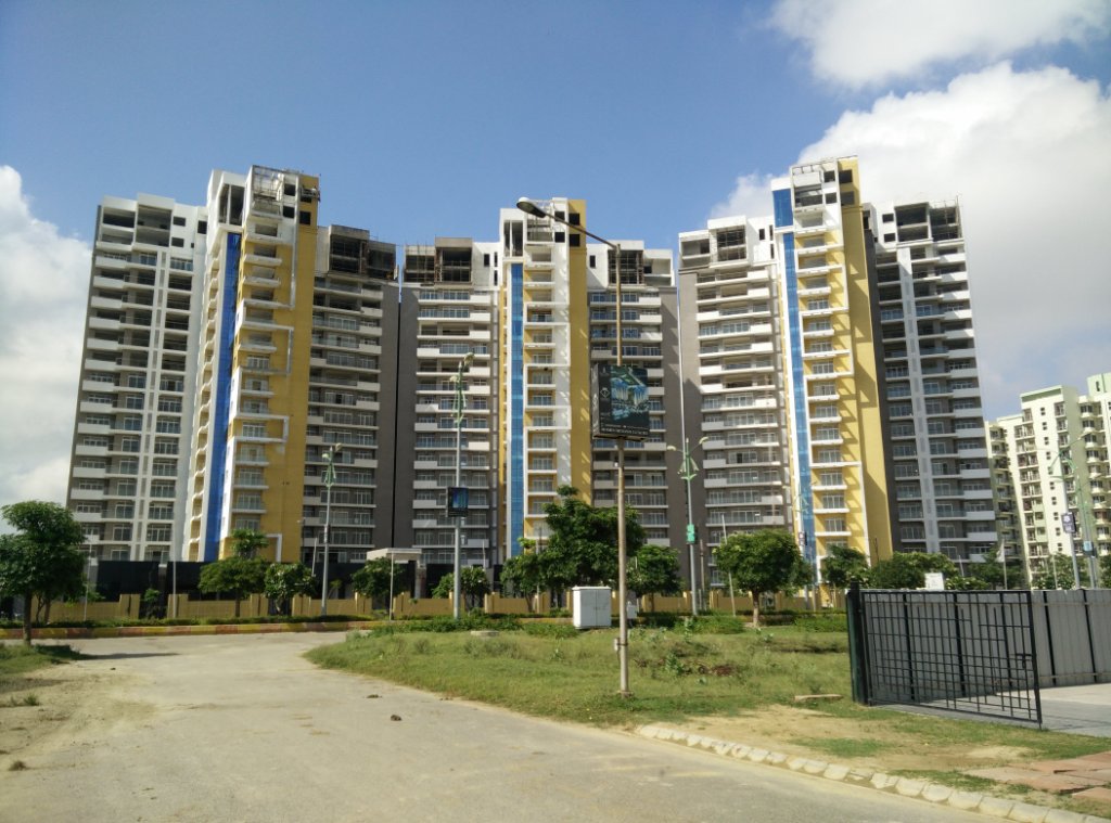 Luxurious Tulsiani Penthouse at Attico Wright – Sushant Golf City, Lucknow