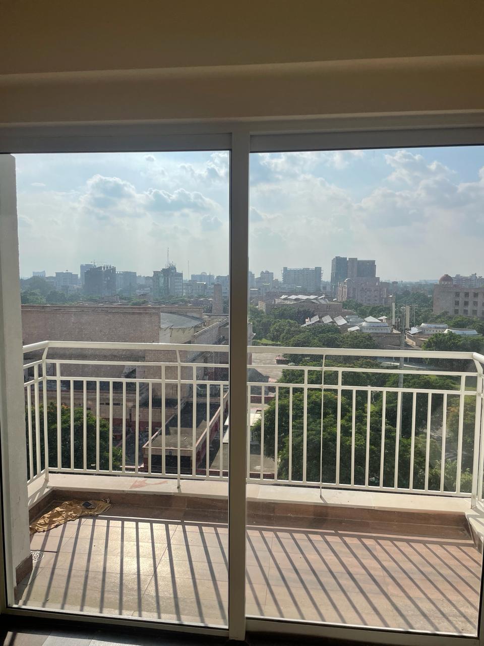 3 BHK Flats for Resale in Experion Capital, Vibhuti Khand: Luxury Living in Lucknow