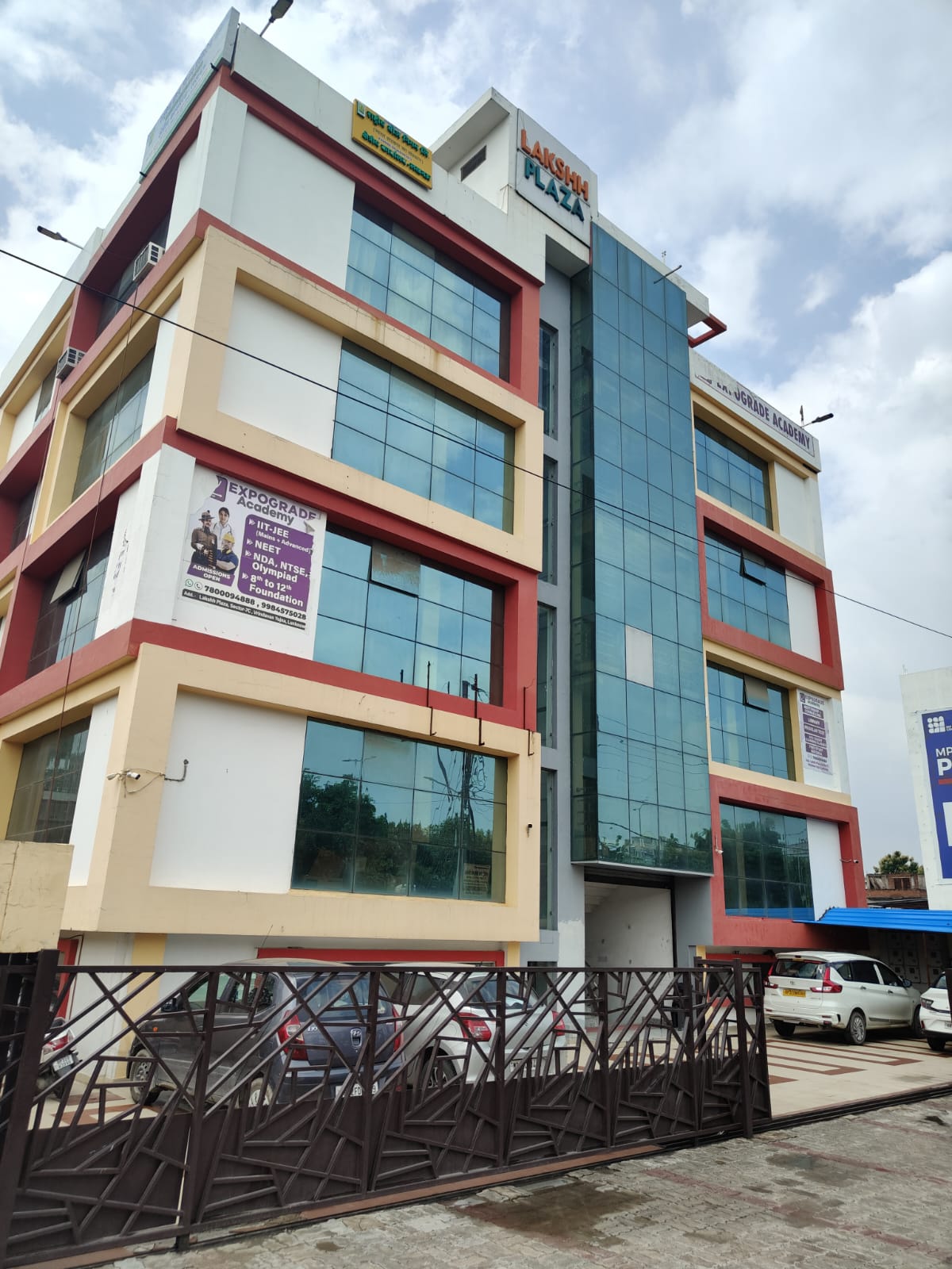 Commercial Property for Rent in Vrindavan Yojna Lucknow – LAKSHH PLAZA on Shaheed Path