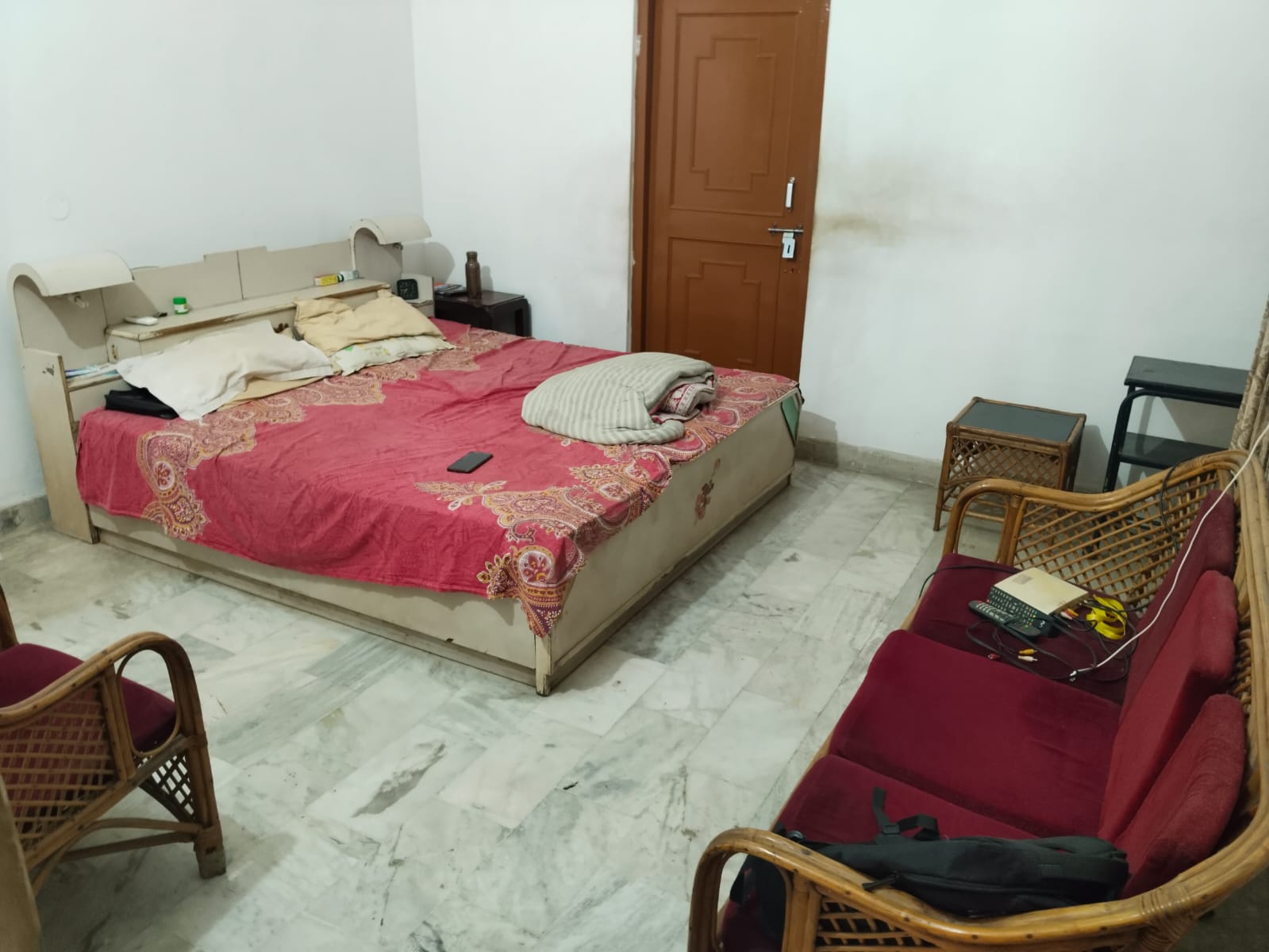 2BHK house is available for rent in South City, Raebareli Road,