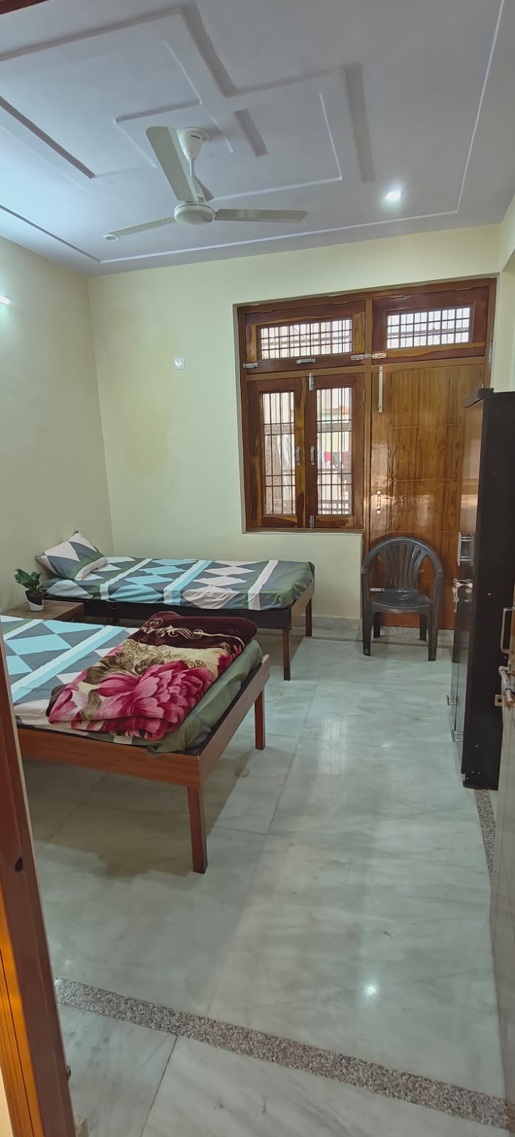 PG & 1 BHK available for Girls &Boys in Greater Noida