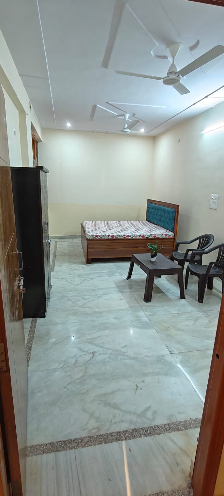 PG & 1 BHK available for Girls &Boys in Greater Noida