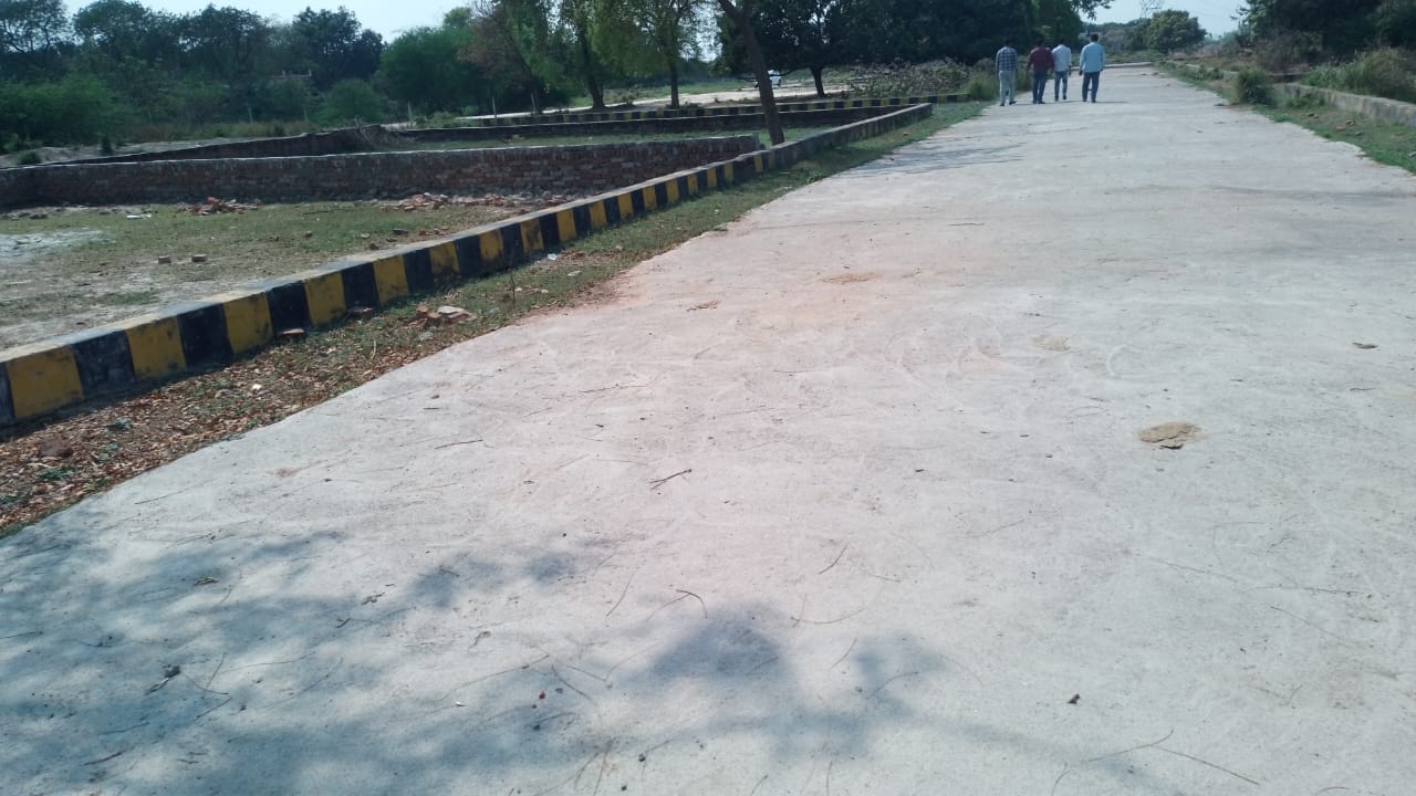 Plots for sale near Amausi Airport in Lucknow, located on Kanpur Road and Krishna Nagar.