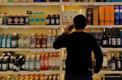 Buy pre rented liquor shop in 150 Noida Bhutani City Centre